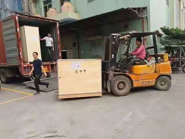 Máquina de distribución de pegamento de una parte CCD Visual Capacidad del tanque 60L 17